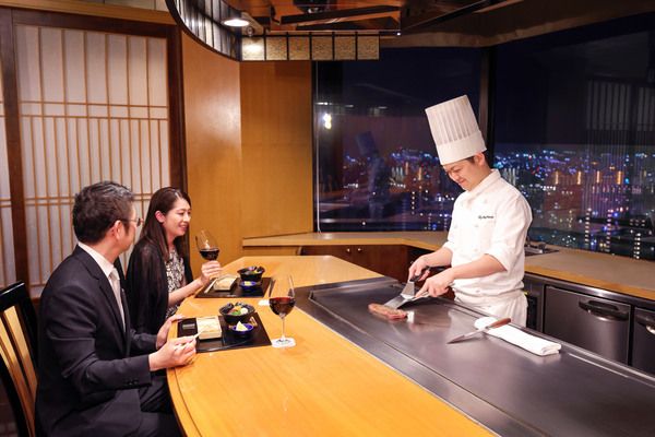 鉄板焼欅カウンター席