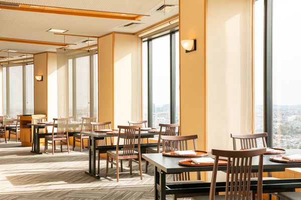 テーブル席(窓側)